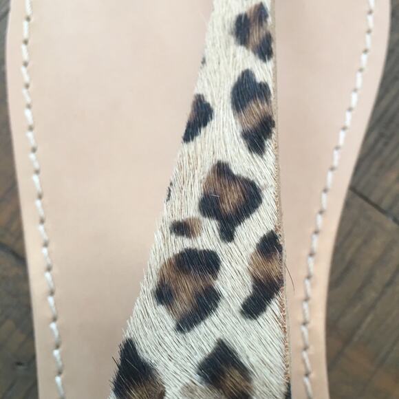 NWT Sophia Milano Leopard Cow Hide Thong Sandals - Picture 5 of 6